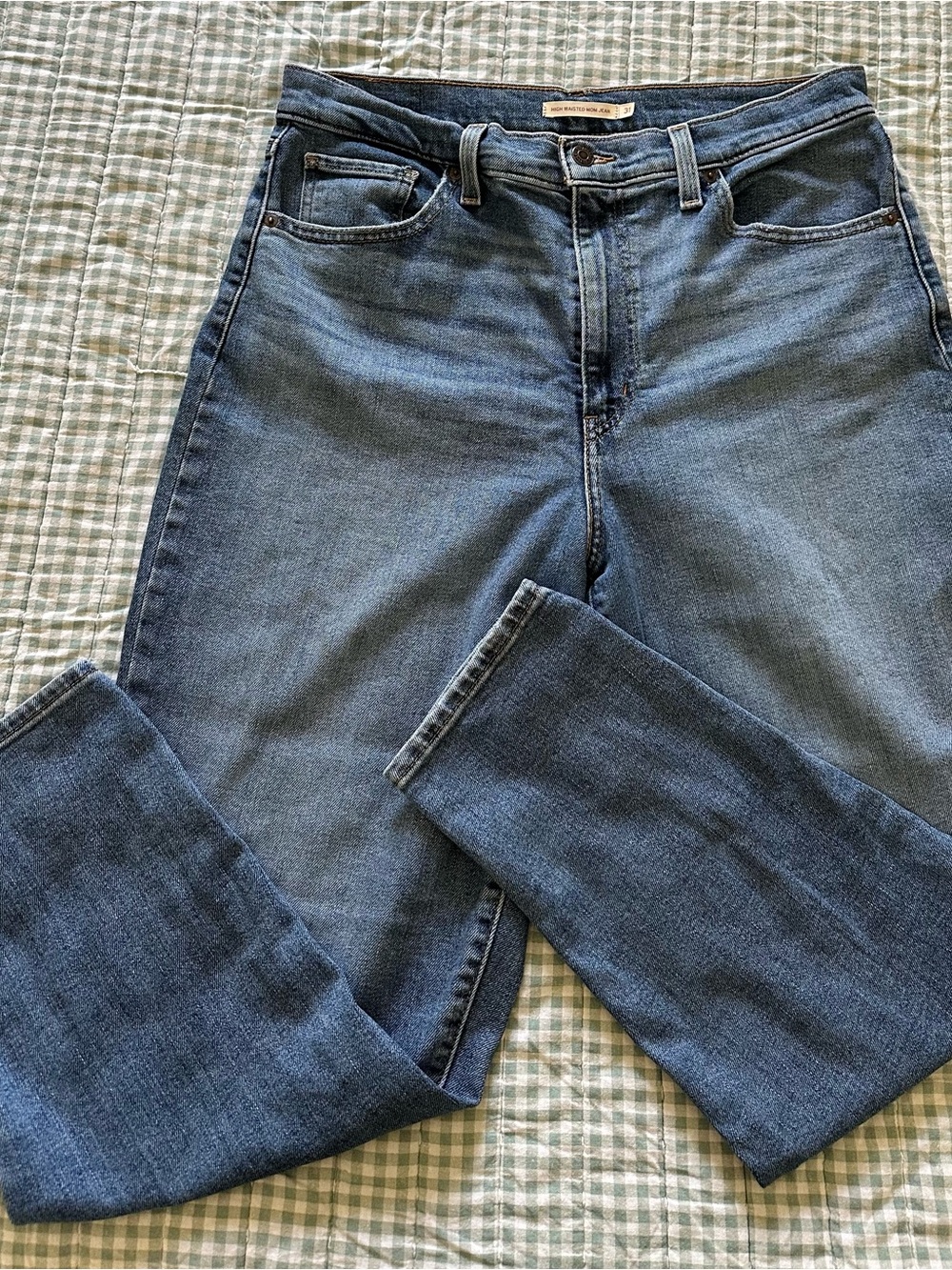 Levi's Women's Tapered Leg Mom Jeans in Medium Blue Wash